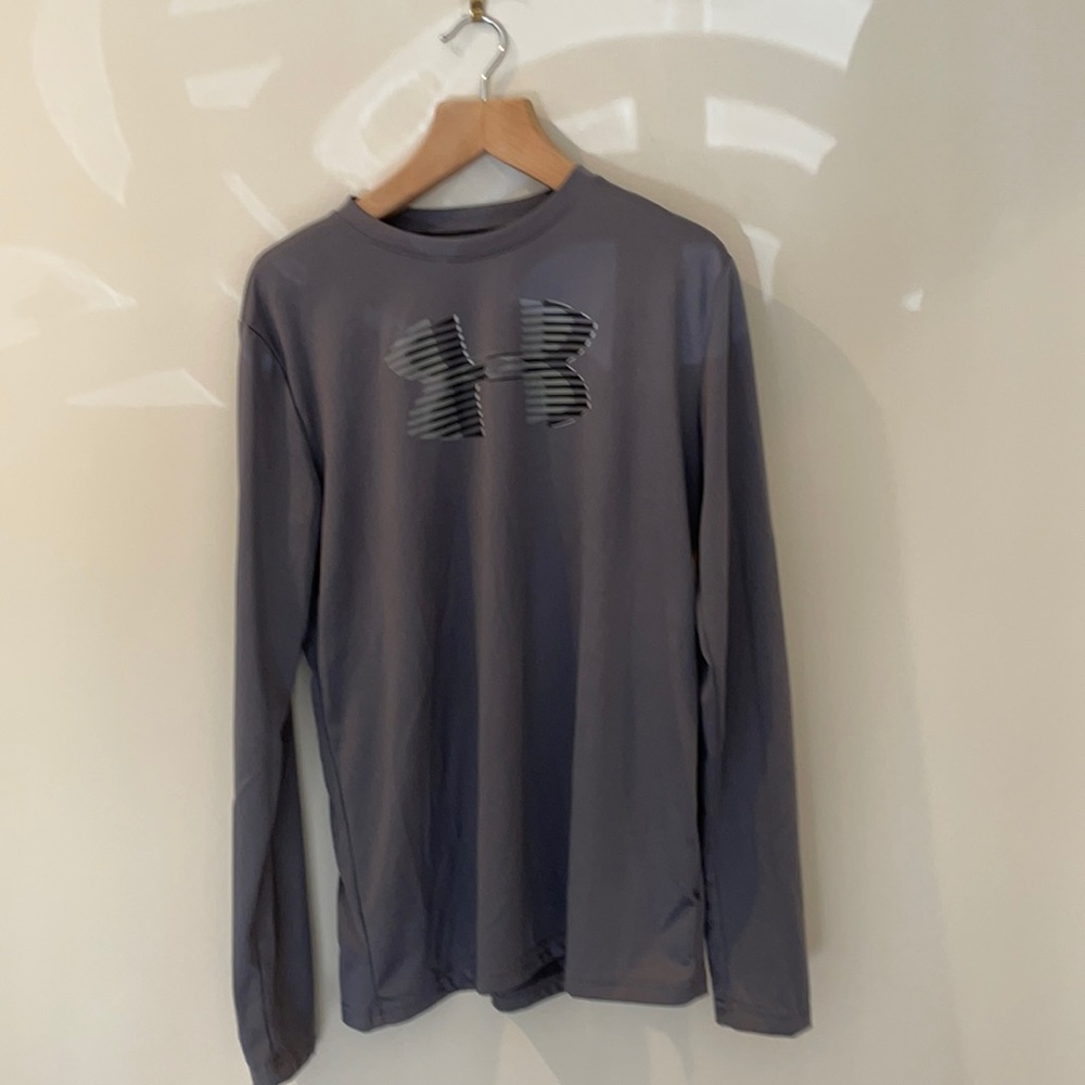 Grey long sleeve under armor shirt